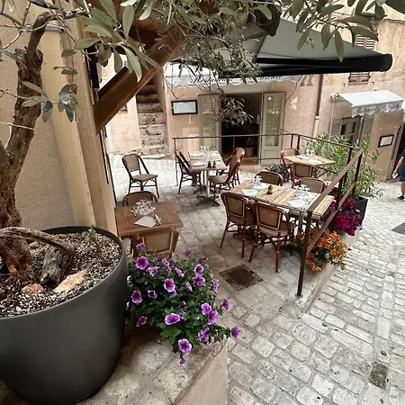 Colomba Centre-ville Historique Bonifacio (Corsica)