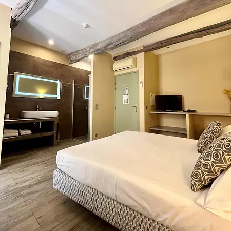 Colomba Centre-ville Historique Bonifacio (Corsica)