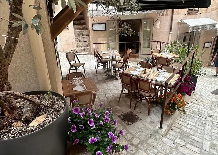 Colomba Centre-ville Historique ボニファシオ